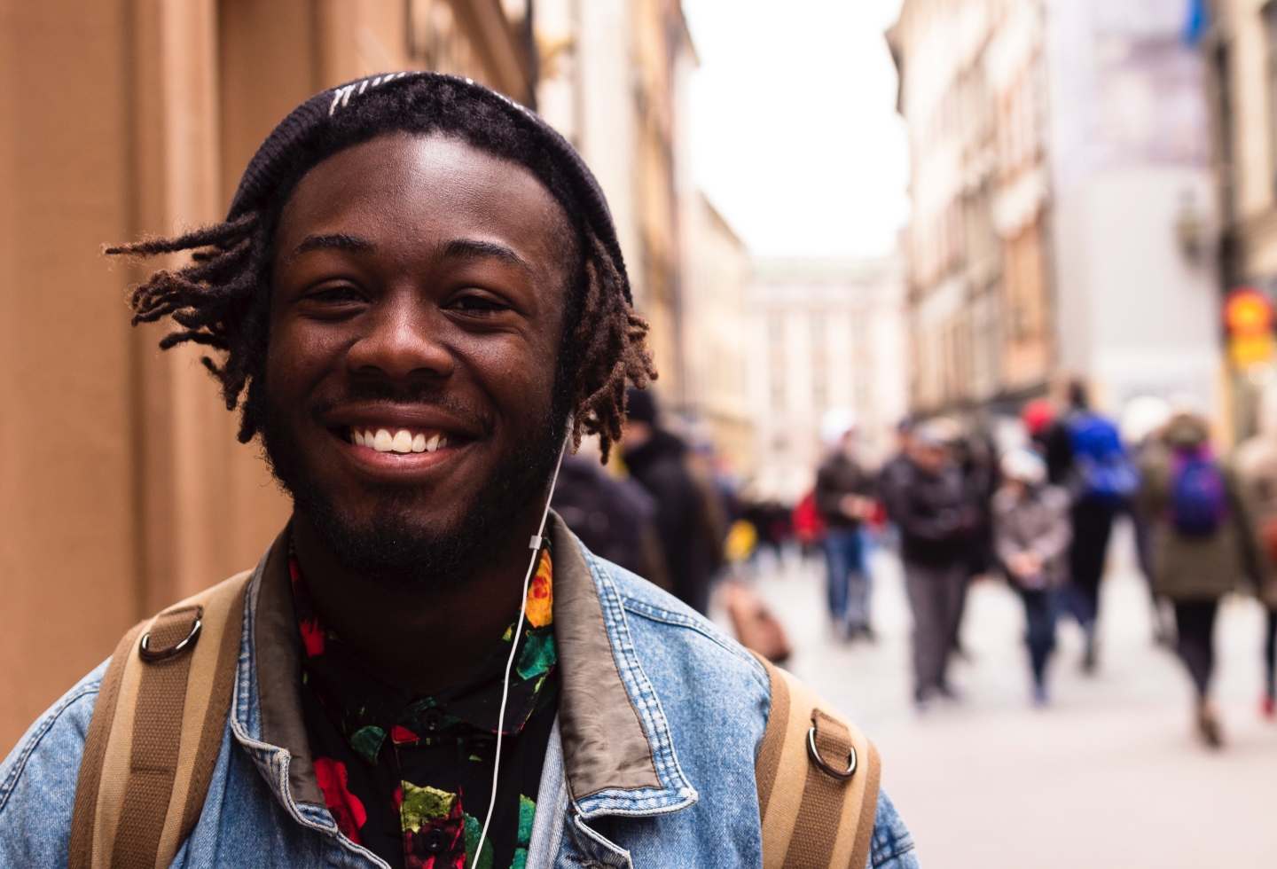 Student wearing headphomes